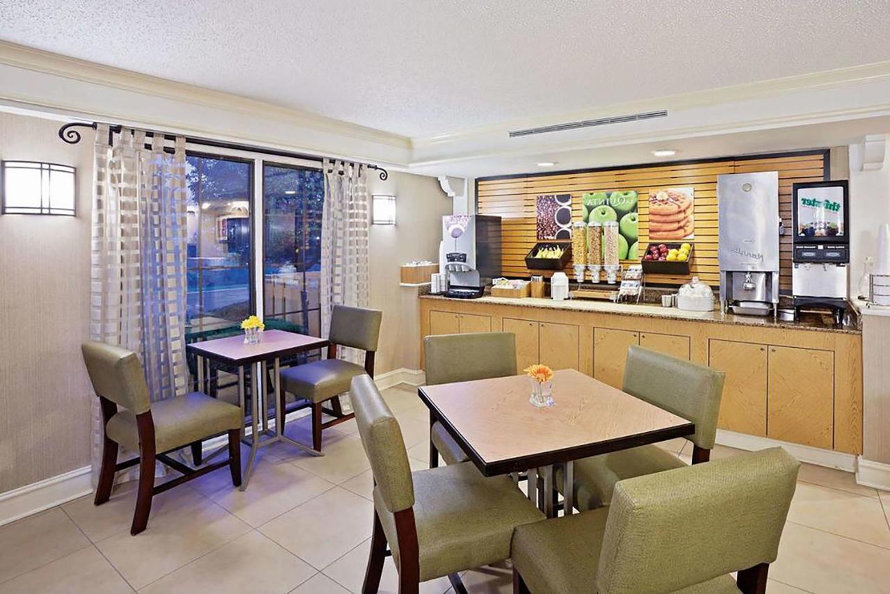 La Quinta Inn By Wyndham Меррилвилл Экстерьер фото