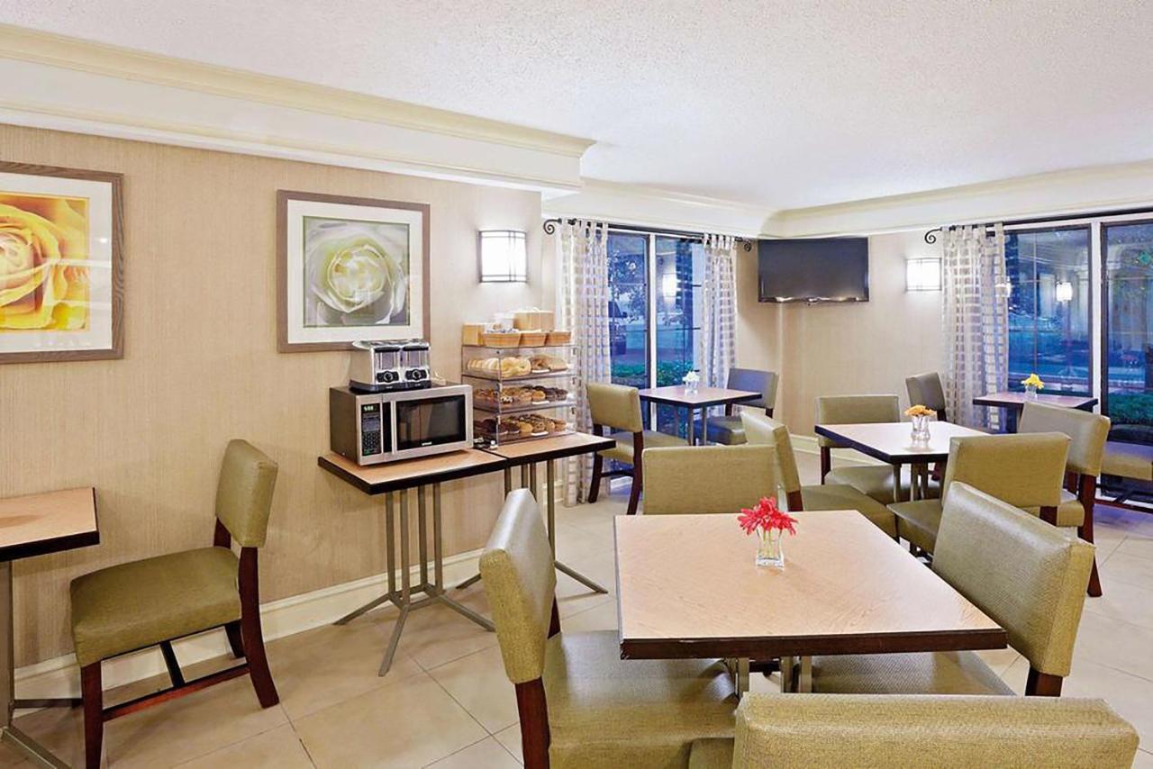 La Quinta Inn By Wyndham Меррилвилл Экстерьер фото